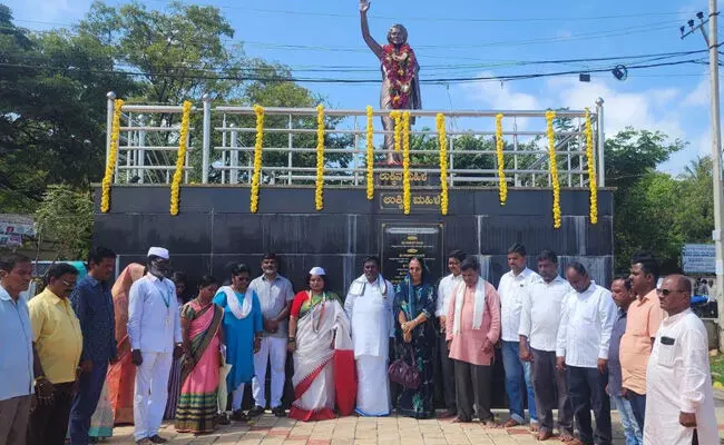 ವಿಜಯನಗರ | ಜಿಲ್ಲಾ ಕಾಂಗ್ರೆಸ್ ವತಿಯಿಂದ ಇಂದಿರಾ ಗಾಂಧಿಯವರ 41ನೇ ವರ್ಷದ ಪುಣ್ಯ ಸ್ಮರಣೆ