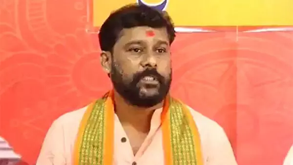 ಸಾಮಾಜಿಕ ಜಾಲತಾಣದಲ್ಲಿ ಆಕ್ಷೇಪಾರ್ಹ ವೀಡಿಯೊ ಶೇರ್ ಮಾಡಿದ ಆರೋಪ: ವಿಎಚ್ಪಿ ಮುಖಂಡ ಶರಣ್ ಪಂಪ್ವೆಲ್ ಪೊಲೀಸ್ ವಶಕ್ಕೆ ಸಾಮಾಜಿಕ ಜಾಲತಾಣದಲ್ಲಿ ಆಕ್ಷೇಪಾರ್ಹ ವೀಡಿಯೊ ಶೇರ್ ಮಾಡಿದ ಆರೋಪ: ವಿಎಚ್ಪಿ ಮುಖಂಡ ಶರಣ್ ಪಂಪ್ವೆಲ್ ಪೊಲೀಸ್ ವಶಕ್ಕೆ