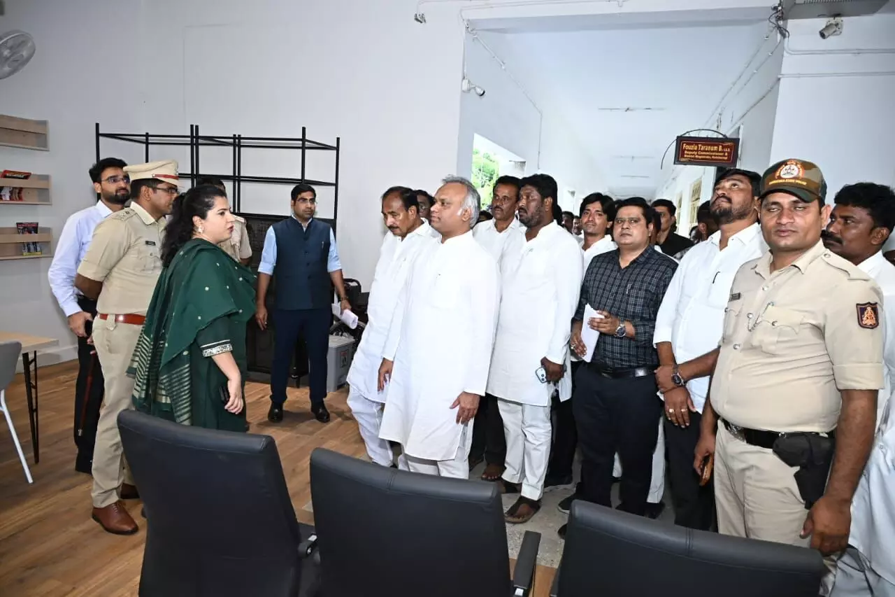 ಕಲಬುರಗಿ | ಮಹಿಳಾ ವಿಶ್ರಾಂತಿ ಕೊಠಡಿ, ಗ್ರಂಥಾಲಯ ಉದ್ಘಾಟಿಸಿದ ಸಚಿವ ಪ್ರಿಯಾಂಕ್ ಖರ್ಗೆ ಕಲಬುರಗಿ | ಮಹಿಳಾ ವಿಶ್ರಾಂತಿ ಕೊಠಡಿ, ಗ್ರಂಥಾಲಯ ಉದ್ಘಾಟಿಸಿದ ಸಚಿವ ಪ್ರಿಯಾಂಕ್ ಖರ್ಗೆ