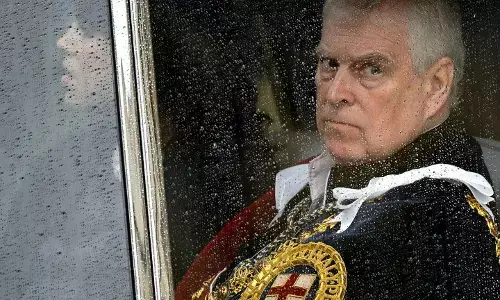 ಜೆಫ್ರಿ ಎಪ್ಸ್ಟೀನ್ ಜೊತೆ ಸಂಬಂಧದ ಆರೋಪ : ಪ್ರಿನ್ಸ್ ಪಟ್ಟ ಕಸಿದು ಸಹೋದರ ಆಂಡ್ರ್ಯೂ ಅವರನ್ನು ರಾಜಮನೆತನದಿಂದ ಹೊರ ಹಾಕಿದ ಬ್ರಿಟನ್ ರಾಜ ಚಾರ್ಲ್ಸ್