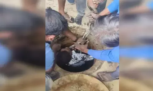 ಬೆಂಗಳೂರು | ಮ್ಯಾನ್‍ಹೋಲ್‍ಗೆ ಇಳಿದ ಇಬ್ಬರು ಕಾರ್ಮಿಕರು ಅಸ್ವಸ್ಥ: ಆಸ್ಪತ್ರೆಗೆ ದಾಖಲು