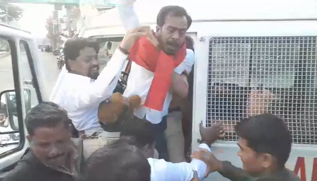 ಕಲಬುರಗಿ | ಪ್ರತ್ಯೇಕ ರಾಜ್ಯ ಧ್ವಜಾರೋಹಣಕ್ಕೆ ಯತ್ನ : ಹಲವರು ಪೊಲೀಸ್ ವಶಕ್ಕೆ