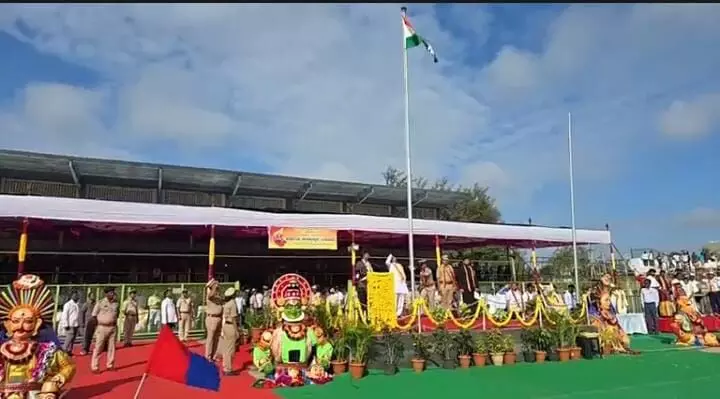 ವಿಜಯಪುರ | ಕನ್ನಡ ರಾಜ್ಯೋತ್ಸವ ದಿನಾಚರಣೆ : ಧ್ವಜಾರೋಹಣ ನೆರವೇರಿಸಿದ ಸಚಿವ ಎಂ.ಬಿ.ಪಾಟೀಲ್‌