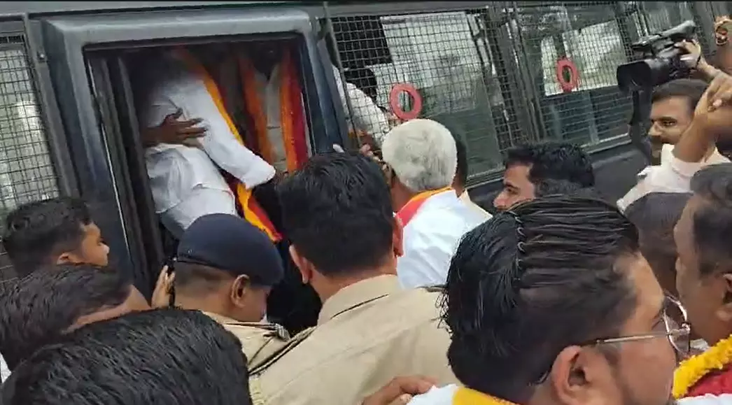 ಬೆಳಗಾವಿ | ಎಂಇಎಸ್ ಸಭೆ ನಡೆಸಲಿರುವ ಸ್ಥಳಕ್ಕೆ ನುಗ್ಗಲು ಯತ್ನಿಸಿದ 50 ಕ್ಕೂ ಹೆಚ್ಚು ಕನ್ನಡ ಹೋರಾಟಗಾರರು ವಶಕ್ಕೆ