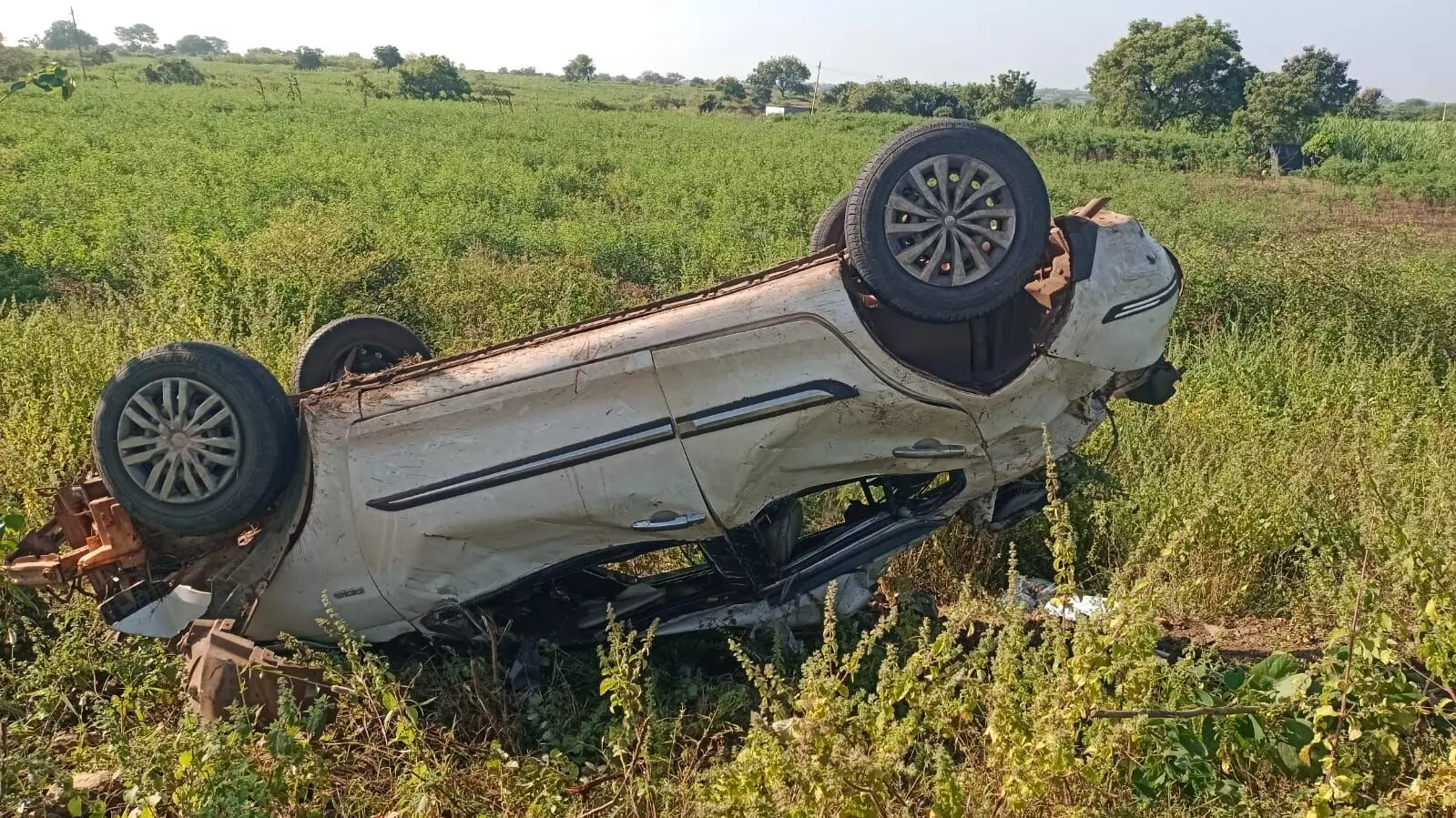 ಬೀದರ್ | ಪಲ್ಟಿಯಾದ ಕಾರಿನಲ್ಲಿ 67 ಕೆ.ಜಿ ಗಾಂಜಾ ಪತ್ತೆ ಬೀದರ್ | ಪಲ್ಟಿಯಾದ ಕಾರಿನಲ್ಲಿ 67 ಕೆ.ಜಿ ಗಾಂಜಾ ಪತ್ತೆ