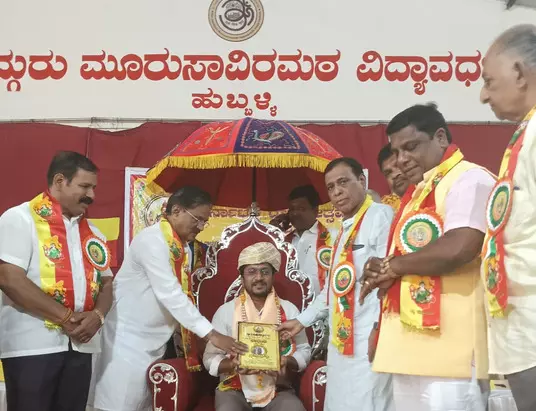 ಸಂತೋಷ್ ಅಂಗಡಿಗೆ ವಿಶ್ವ ಕನ್ನಡ ಬಳಗದ ‘ಕನ್ನಡ ರಾಜ್ಯೋತ್ಸವ ಪ್ರಶಸ್ತಿ’ ಪ್ರದಾನ