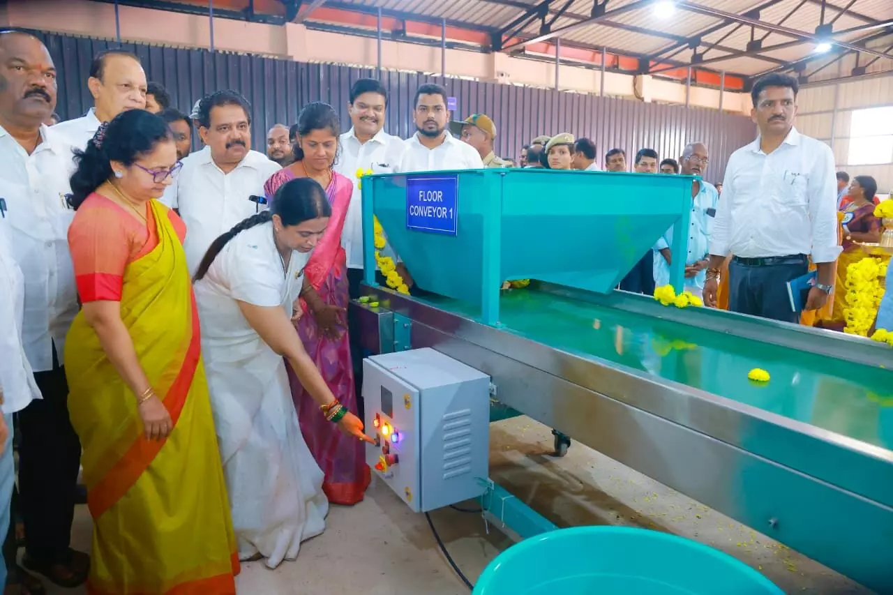 ಎಲ್ಲೂರು: ಸಮಗ್ರ ಘನತ್ಯಾಜ್ಯ ನಿರ್ವಹಣಾ ಕೇಂದ್ರ ಉದ್ಘಾಟನೆ ಎಲ್ಲೂರು: ಸಮಗ್ರ ಘನತ್ಯಾಜ್ಯ ನಿರ್ವಹಣಾ ಕೇಂದ್ರ ಉದ್ಘಾಟನೆ