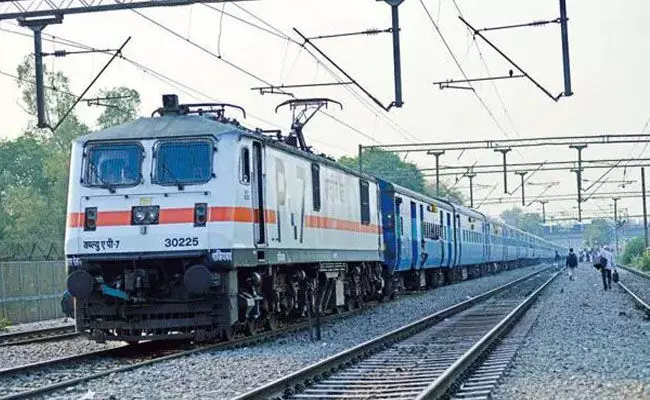 ರೈಲಿನಲ್ಲಿ ಪೂರೈಸಲಾಗಿದ್ದ ಬಿರಿಯಾನಿಯಲ್ಲಿ ಸತ್ತು ಬಿದ್ದಿದ್ದ ಹುಳು, ಪ್ರಯಾಣಿಕ ಅಸ್ವಸ್ಥ: 25 ಸಾವಿರ ರೂ. ಪರಿಹಾರ ನೀಡುವಂತೆ ಗ್ರಾಹಕರ ನ್ಯಾಯಾಲಯ ಆದೇಶ ರೈಲಿನಲ್ಲಿ ಪೂರೈಸಲಾಗಿದ್ದ ಬಿರಿಯಾನಿಯಲ್ಲಿ ಸತ್ತು ಬಿದ್ದಿದ್ದ ಹುಳು, ಪ್ರಯಾಣಿಕ ಅಸ್ವಸ್ಥ: 25 ಸಾವಿರ ರೂ. ಪರಿಹಾರ ನೀಡುವಂತೆ ಗ್ರಾಹಕರ ನ್ಯಾಯಾಲಯ ಆದೇಶ