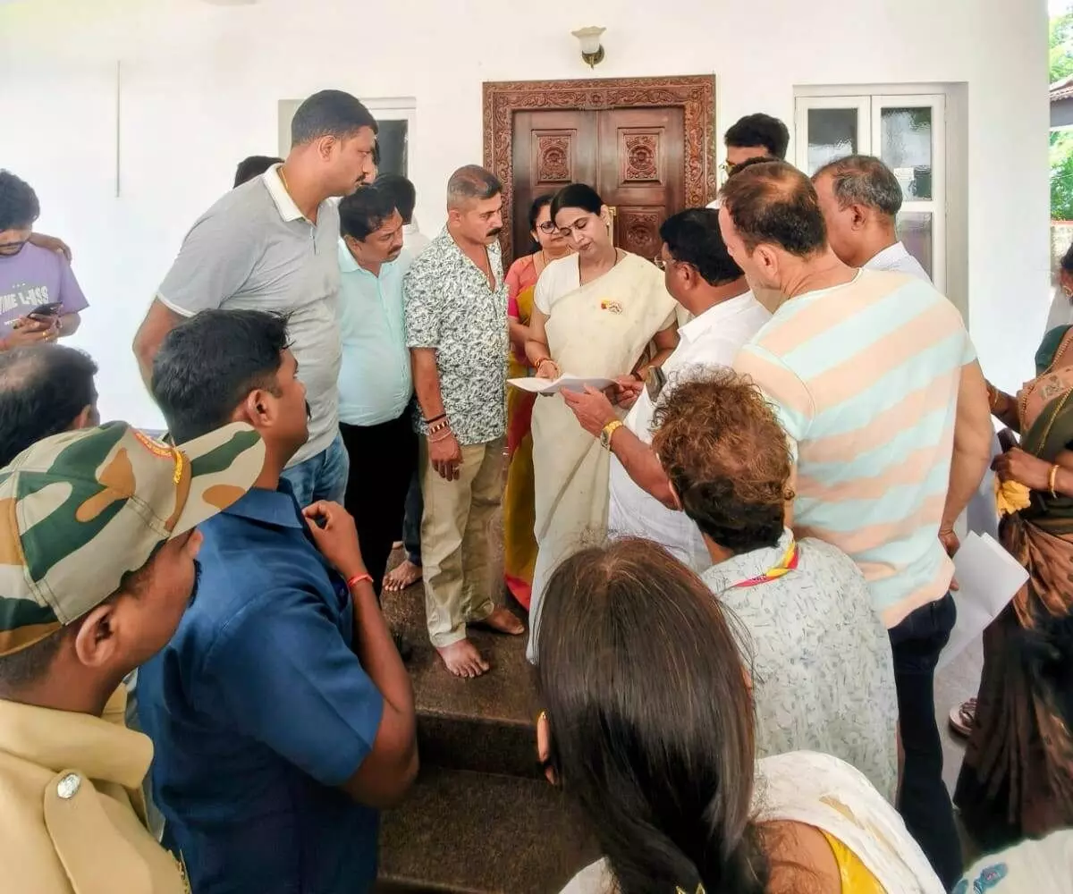 ಸರಕಾರಿ ನೌಕರರ ಸಂಘದಿಂದ ಉಸ್ತುವಾರಿ ಸಚಿವೆ ಲಕ್ಷ್ಮೀ ಹೆಬ್ಬಾಳ್ಕರ್ ರಿಗೆ ಮನವಿ ಸರಕಾರಿ ನೌಕರರ ಸಂಘದಿಂದ ಉಸ್ತುವಾರಿ ಸಚಿವೆ ಲಕ್ಷ್ಮೀ ಹೆಬ್ಬಾಳ್ಕರ್ ರಿಗೆ ಮನವಿ