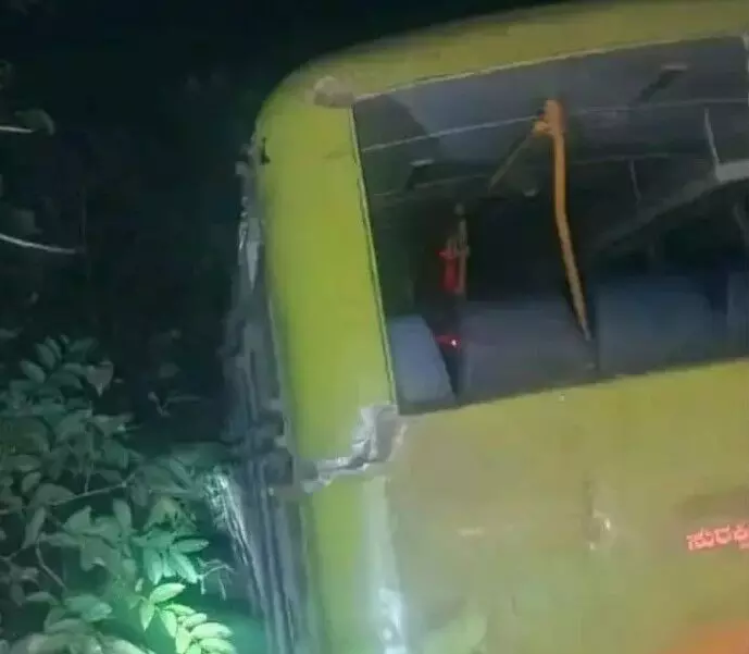 ಹೊನ್ನಾವರ: ಬಸ್–ಕಾರು ಢಿಕ್ಕಿ; ಓರ್ವ ಸ್ಥಳದಲ್ಲೇ ಮೃತ್ಯು, ಹತ್ತು ಮಂದಿಗೆ ಗಂಭೀರ ಗಾಯ