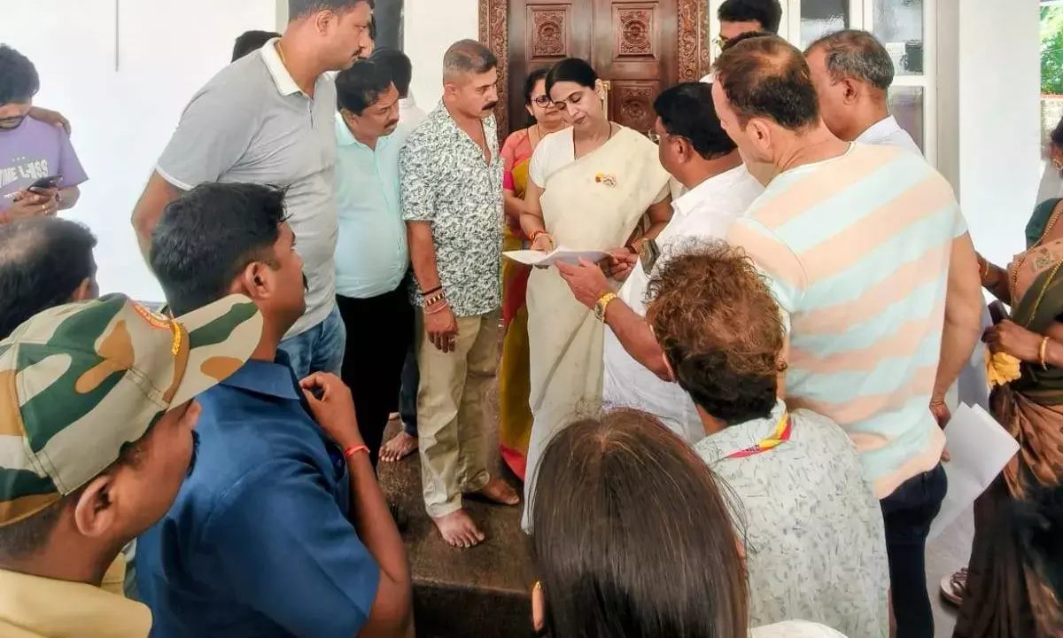 ಸರಕಾರಿ ನೌಕರರ ಸಂಘದಿಂದ ಉಸ್ತುವಾರಿ ಸಚಿವೆ ಲಕ್ಷ್ಮೀ ಹೆಬ್ಬಾಳ್ಕರ್ ರಿಗೆ ಮನವಿ