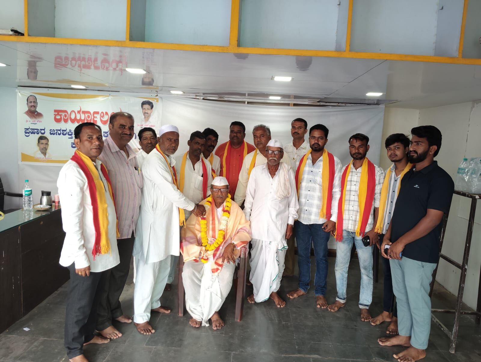 ಕಲಬುರಗಿ:  ಪ್ರಹಾರ ಜನಶಕ್ತಿ ಪಾರ್ಟಿ ಕಚೇರಿಯಲ್ಲಿ ರಾಜ್ಯೋತ್ಸವ ಆಚರಣೆ