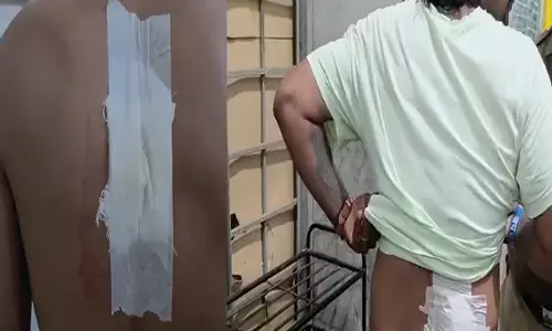 ಬೆಳಗಾವಿ | ಕನ್ನಡ ರಾಜ್ಯೋತ್ಸವ ಮೆರವಣಿಗೆ ವೇಳೆ ದುಷ್ಕರ್ಮಿಗಳಿಂದ ಐವರಿಗೆ ಚಾಕು ಇರಿತ