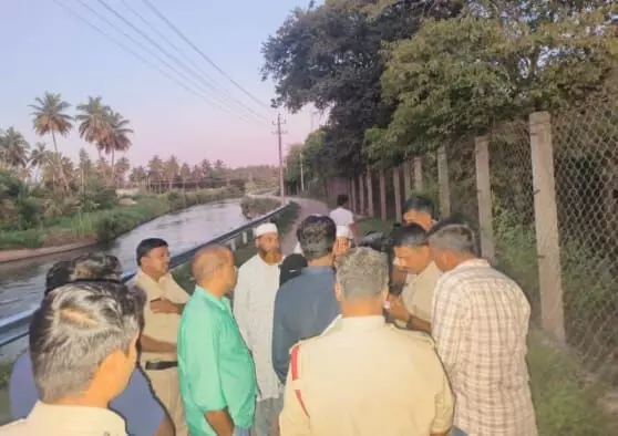 ಮಂಡ್ಯ | ನಾಲೆಯಲ್ಲಿ ಮುಳುಗಿ ನಾಲ್ವರು ವಿದ್ಯಾರ್ಥಿನಿಯರ ಮೃತ್ಯು : ಇಬ್ಬರ ರಕ್ಷಣೆ ಮಂಡ್ಯ | ನಾಲೆಯಲ್ಲಿ ಮುಳುಗಿ ನಾಲ್ವರು ವಿದ್ಯಾರ್ಥಿನಿಯರ ಮೃತ್ಯು : ಇಬ್ಬರ ರಕ್ಷಣೆ