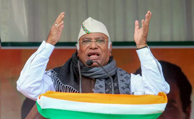 ಬಿಜೆಪಿ-ಜೆಡಿಯು ಬಿಹಾರ ಯುವಜನತೆಯ ಎಲ್ಲಾ ಅವಕಾಶ, ಕನಸುಗಳನ್ನು ಕಸಿದುಕೊಂಡಿದೆ : ಮಲ್ಲಿಕಾರ್ಜುನ ಖರ್ಗೆ