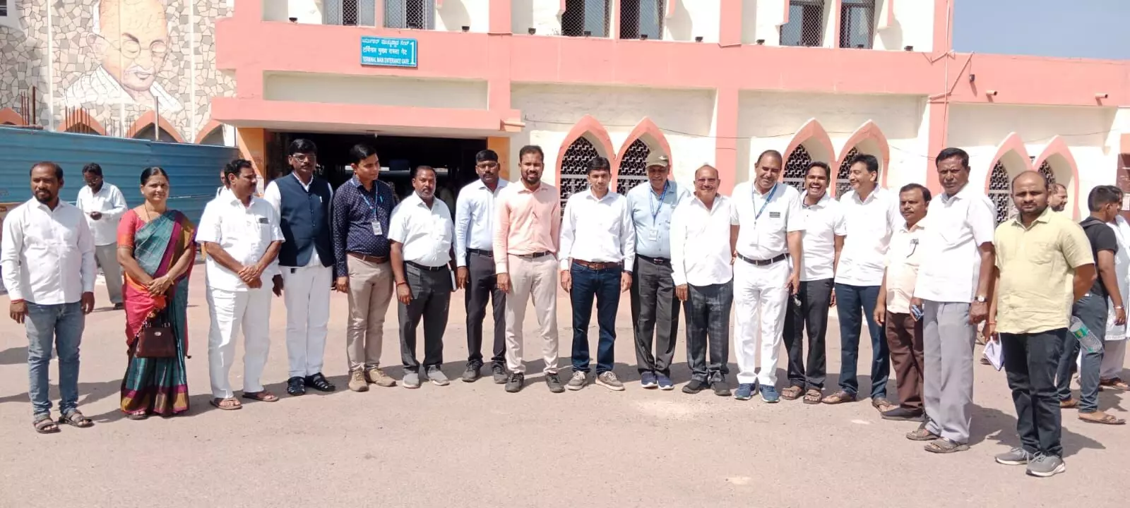 ರಾಯಚೂರು | ರೈಲ್ವೆ ನಿಲ್ದಾಣಕ್ಕೆ ಗುಂತಕಲ್ ಮ್ಯಾನೇಜರ್ ಜಿತೇಂದ್ರ ಕುಮಾರ್ ಭೇಟಿ ರಾಯಚೂರು | ರೈಲ್ವೆ ನಿಲ್ದಾಣಕ್ಕೆ ಗುಂತಕಲ್ ಮ್ಯಾನೇಜರ್ ಜಿತೇಂದ್ರ ಕುಮಾರ್ ಭೇಟಿ