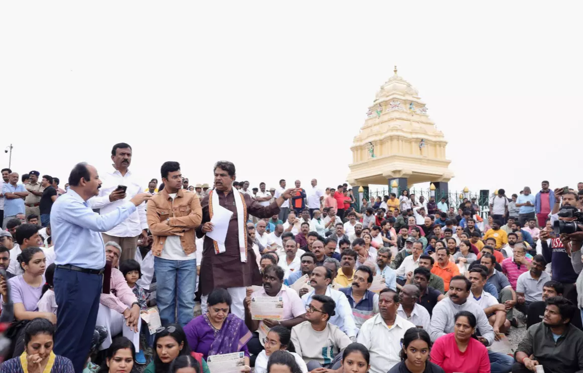 ಬೆಂಗಳೂರಿನಲ್ಲಿ ‘ಸುರಂಗ ರಸ್ತೆ ಯೋಜನೆ ವಿರೋಧಿಸಿ’ ಬಿಜೆಪಿ ಸಹಿ ಸಂಗ್ರಹ ಅಭಿಯಾನ ಬೆಂಗಳೂರಿನಲ್ಲಿ ‘ಸುರಂಗ ರಸ್ತೆ ಯೋಜನೆ ವಿರೋಧಿಸಿ’ ಬಿಜೆಪಿ ಸಹಿ ಸಂಗ್ರಹ ಅಭಿಯಾನ