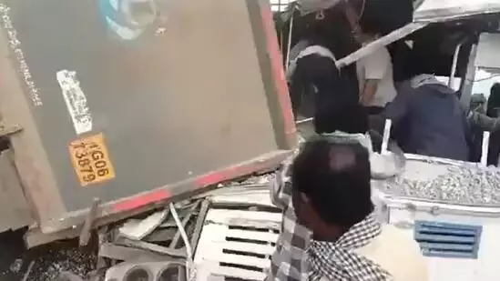 ತೆಲಂಗಾಣ | ರಂಗಾರೆಡ್ಡಿಯಲ್ಲಿ ಬಸ್– ಲಾರಿ ಮುಖಾಮುಖಿ ಢಿಕ್ಕಿ :  ಕನಿಷ್ಠ 24 ಮಂದಿ ಮೃತ್ಯು, ಹಲವರ ಸ್ಥಿತಿ ಗಂಭೀರ