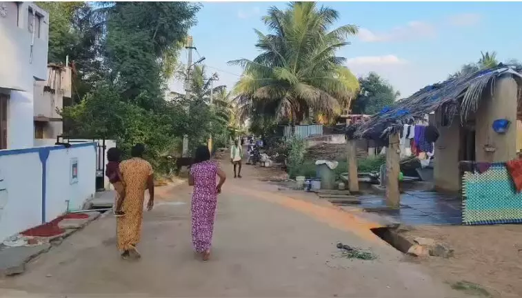 ತುಮಕೂರು | ನಕಲಿ ಮದ್ಯ ಸೇವನೆ: 15 ಮಂದಿ ಅಸ್ವಸ್ಥ ತುಮಕೂರು | ನಕಲಿ ಮದ್ಯ ಸೇವನೆ: 15 ಮಂದಿ ಅಸ್ವಸ್ಥ