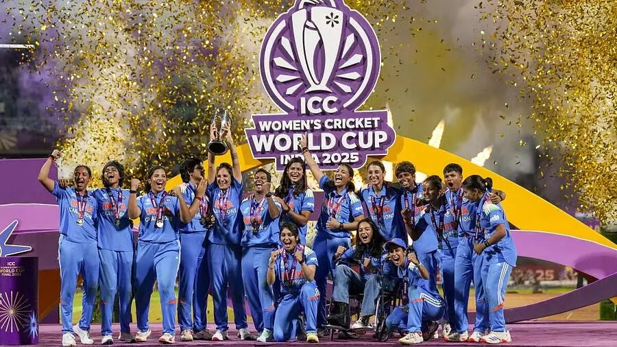 ಮಹಿಳಾ ವಿಶ್ವಕಪ್ ಚಾಂಪಿಯನ್ ಭಾರತ ತಂಡಕ್ಕೆ 51 ಕೋಟಿ ರೂ. ಬಹುಮಾನ ಘೋಷಿಸಿದ ಬಿಸಿಸಿಐ ಮಹಿಳಾ ವಿಶ್ವಕಪ್ ಚಾಂಪಿಯನ್ ಭಾರತ ತಂಡಕ್ಕೆ 51 ಕೋಟಿ ರೂ. ಬಹುಮಾನ ಘೋಷಿಸಿದ ಬಿಸಿಸಿಐ