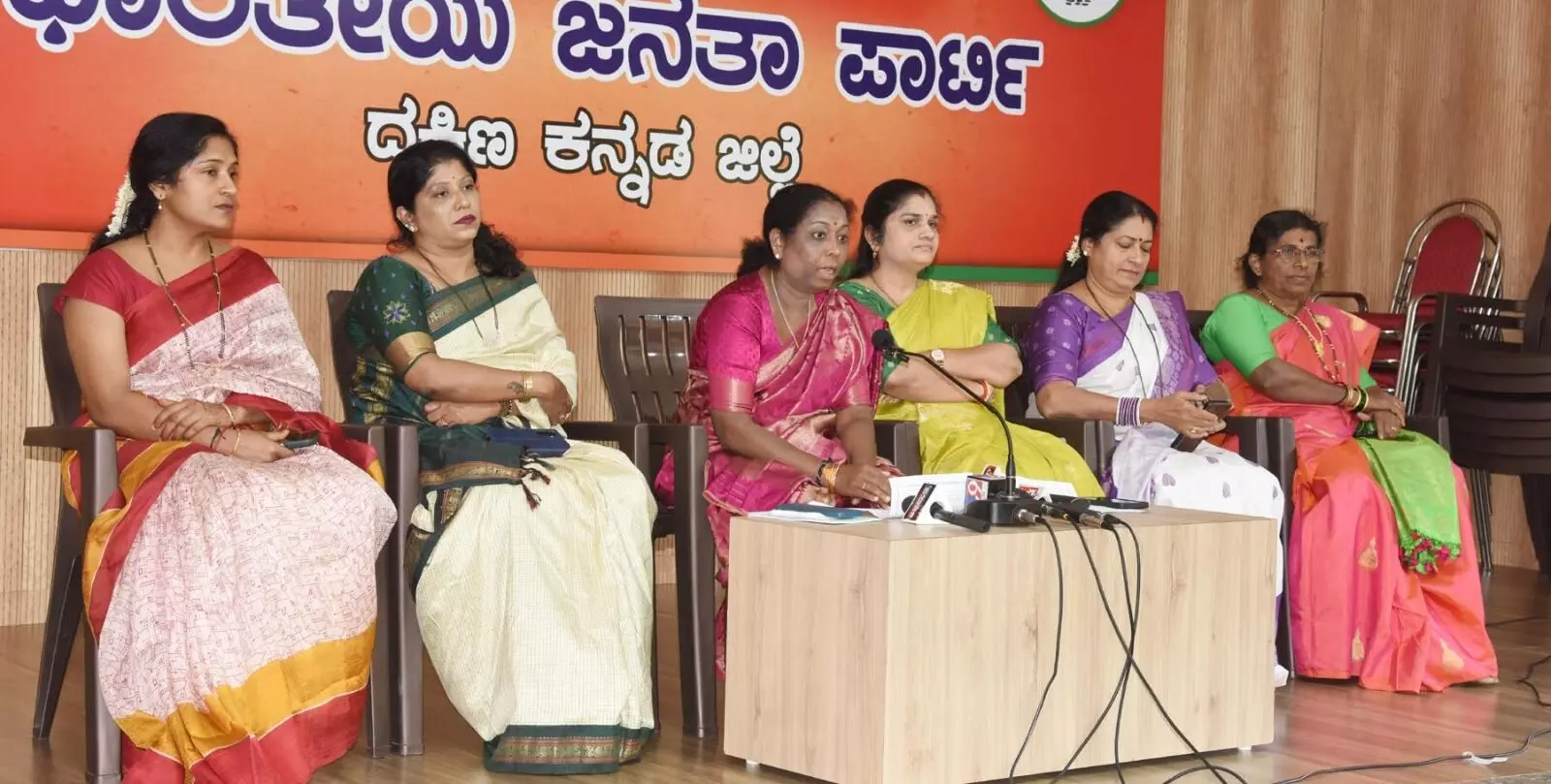 ರಾಜ್ಯದಲ್ಲಿ ಮಹಿಳೆಯರ ಮೇಲಿನ ದೌರ್ಜನ್ಯ ಪ್ರಕರಣಗಳಲ್ಲಿ ಹೆಚ್ಚಳ : ಭಾಗೀರಥಿ ಮುರಳ್ಯ ಆರೋಪ ರಾಜ್ಯದಲ್ಲಿ ಮಹಿಳೆಯರ ಮೇಲಿನ ದೌರ್ಜನ್ಯ ಪ್ರಕರಣಗಳಲ್ಲಿ ಹೆಚ್ಚಳ : ಭಾಗೀರಥಿ ಮುರಳ್ಯ ಆರೋಪ