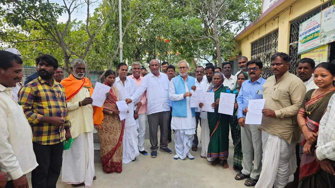 ಯಾದಗಿರಿ | ಮದ್ರಕ್ಕಿ ಬಳಿ ನಡೆದ ಅಪಘಾತದಲ್ಲಿ ಮೃತರ ಕುಟುಂಬಕ್ಕೆ ತಲಾ 2 ಲಕ್ಷ ರೂ. ಪರಿಹಾರ ವಿತರಣೆ