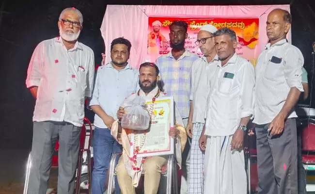 ವಿಟ್ಲ | ಜಿಲ್ಲಾ ರಾಜ್ಯೋತ್ಸವ ಪುರಸ್ಕೃತ ಎ.ಕೆ ಕುಕ್ಕಿಲಗೆ ಸನ್ಮಾನ ವಿಟ್ಲ | ಜಿಲ್ಲಾ ರಾಜ್ಯೋತ್ಸವ ಪುರಸ್ಕೃತ ಎ.ಕೆ ಕುಕ್ಕಿಲಗೆ ಸನ್ಮಾನ