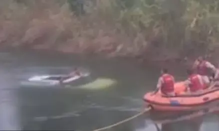 ಮಂಡ್ಯ | ಕಾಲುವೆಗೆ ಬಿದ್ದ ಕಾರು: ಚಾಲಕ ಪ್ರಾಣಾಪಾಯದಿಂದ ಪಾರು