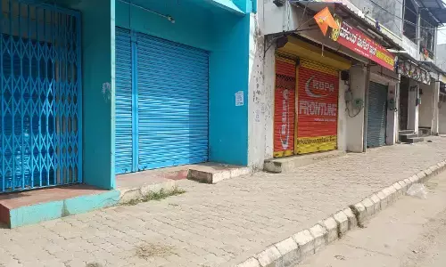 ಬೆಳೆಗೆ ನೀರು ಒದಗಿಸುವಂತೆ ಆಗ್ರಹಿಸಿ ರೈತರಿಂದ ಕಂಪ್ಲಿ ಬಂದ್‌ : ಉತ್ತಮ ಪ್ರತಿಕ್ರಿಯೆ