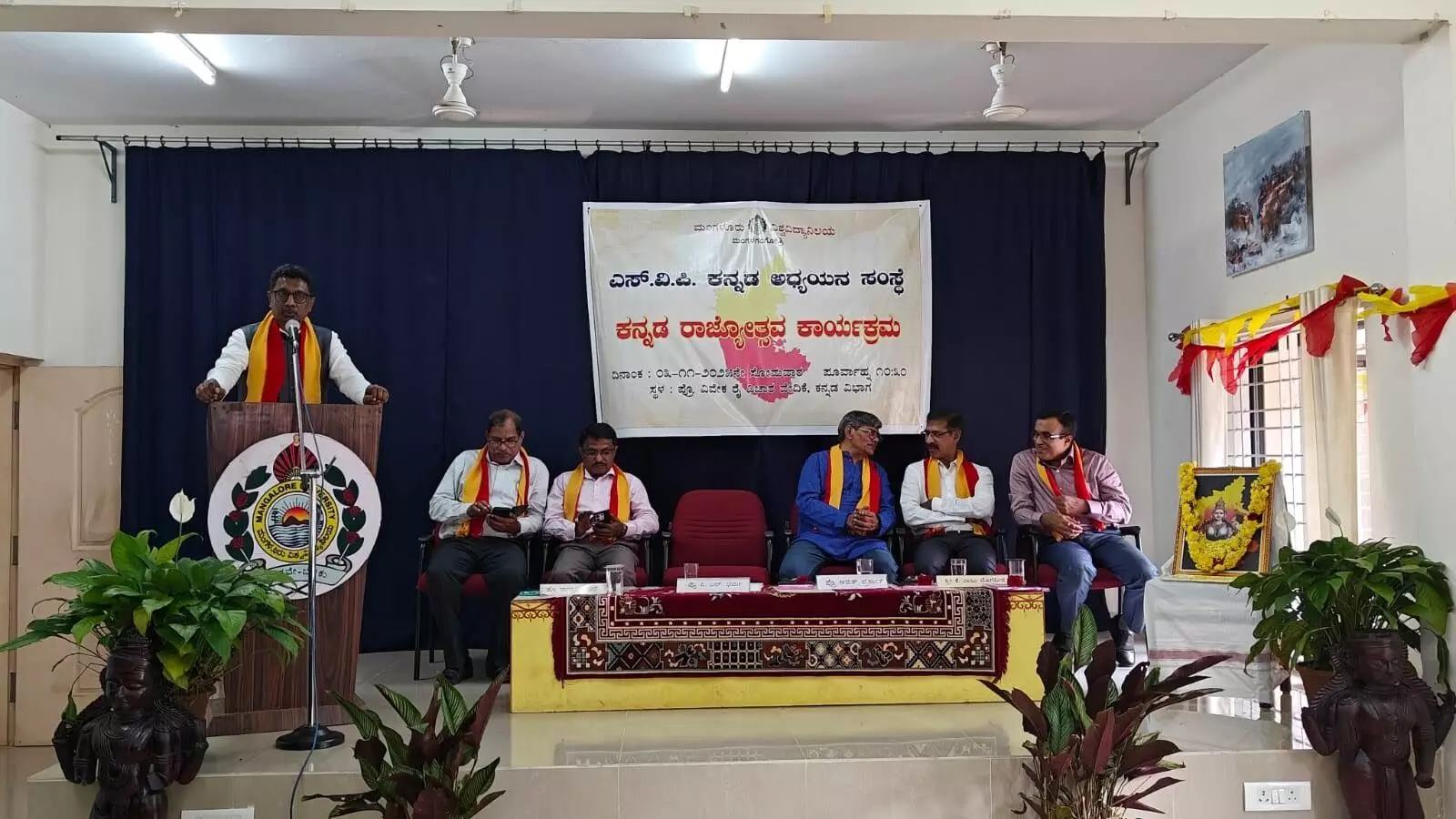 ನಮ್ಮ ಭಾಷೆಯನ್ನು ಮೊದಲು ನಾವೇ ಪ್ರೀತಿಸೋಣ: ಪ್ರೊ.ಅಜಿತ್ ಪ್ರಸಾದ್