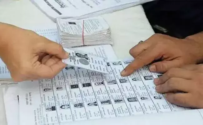 ಎಸ್ಐಆರ್ 2.0 : 9 ರಾಜ್ಯಗಳು, 3 ಕೇಂದ್ರಾಡಳಿತ ಪ್ರದೇಶಗಳಲ್ಲಿ ಮತದಾರರ ಪಟ್ಟಿಗಳ ವಿಶೇಷ ತೀವ್ರ ಪರಿಷ್ಕರಣೆ ಆರಂಭ ಎಸ್ಐಆರ್ 2.0 : 9 ರಾಜ್ಯಗಳು, 3 ಕೇಂದ್ರಾಡಳಿತ ಪ್ರದೇಶಗಳಲ್ಲಿ ಮತದಾರರ ಪಟ್ಟಿಗಳ ವಿಶೇಷ ತೀವ್ರ ಪರಿಷ್ಕರಣೆ ಆರಂಭ