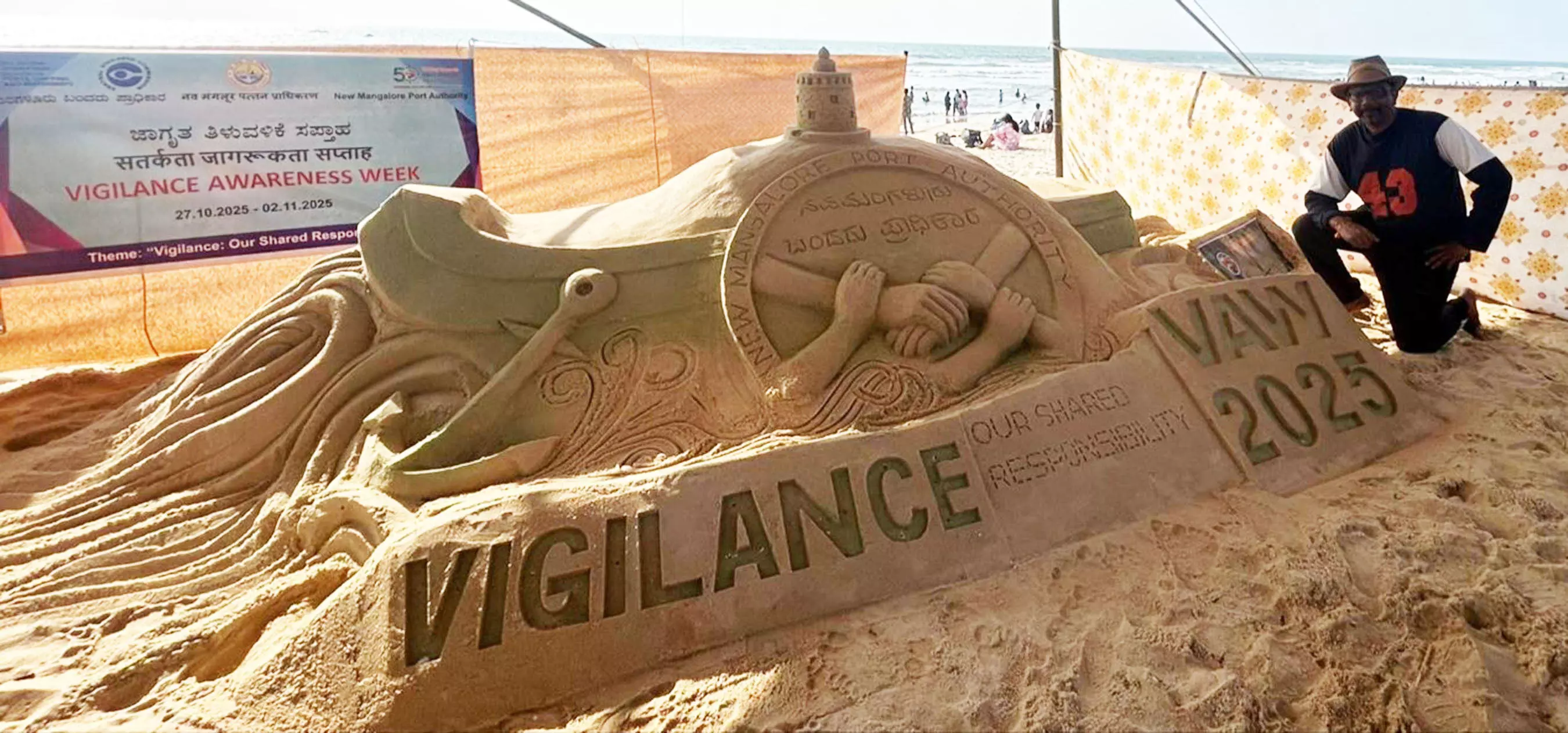 ಮಂಗಳೂರು: ಭ್ರಷ್ಟಾಚಾರ ಜಾಗೃತಿ ಸಪ್ತಾಹಕ್ಕೆ ‘ಮರಳು ಶಿಲ್ಪ’