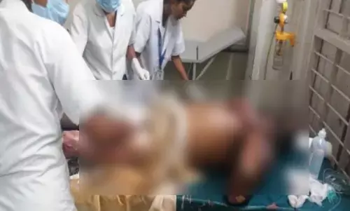 ಮಂಡ್ಯ | ಡಿಸಿ ಕಚೇರಿ ಎದುರು ಬೆಂಕಿ ಹಚ್ಚಿಕೊಂಡು ರೈತ ಆತ್ಮಹತ್ಯೆಗೆ ಯತ್ನ