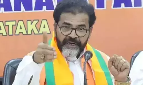 ನವೆಂಬರ್ ಕ್ರಾಂತಿ ನಾಟಕ ಬಿಟ್ಟು ರಸ್ತೆ ಗುಂಡಿ ಮುಚ್ಚಿ : ಛಲವಾದಿ ನಾರಾಯಣಸ್ವಾಮಿ