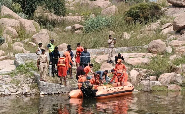 ರಾಯಚೂರು | ಪ್ರವಾಹದ ವೇಳೆ ರಕ್ಷಣಾ ಕಾರ್ಯದ ಅಣಕು ಪ್ರದರ್ಶನ
