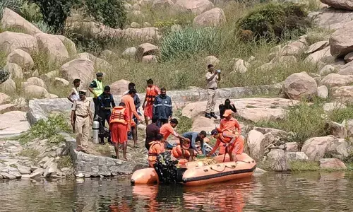 ರಾಯಚೂರು | ಪ್ರವಾಹದ ವೇಳೆ ರಕ್ಷಣಾ ಕಾರ್ಯದ ಅಣಕು ಪ್ರದರ್ಶನ