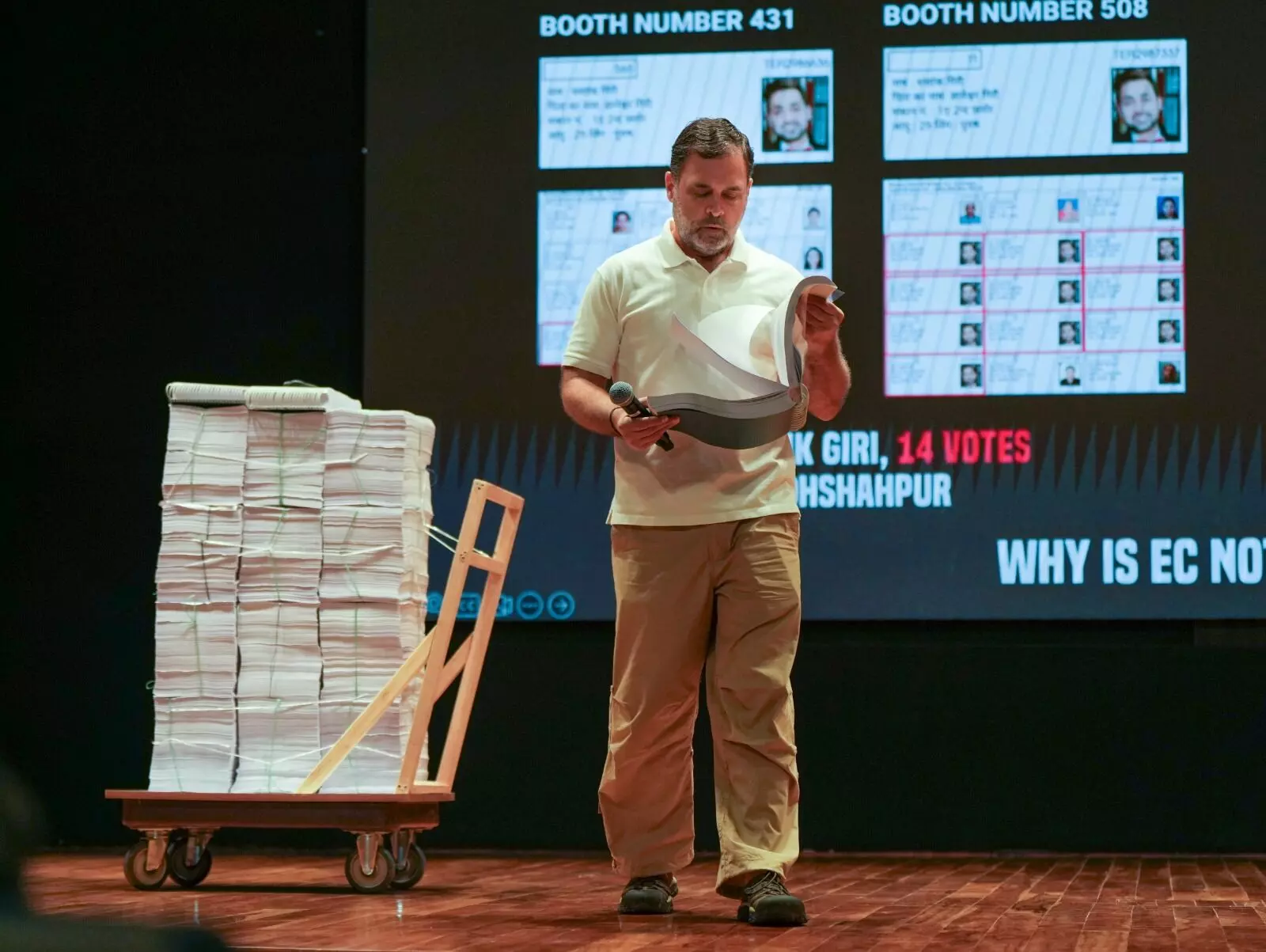 ಹರ್ಯಾಣದಲ್ಲಿ ʼಮತಗಳ್ಳತನʼ ಆರೋಪ| ಪ್ರಮಾಣದಡಿ ಆರೋಪಗಳನ್ನು ಸಲ್ಲಿಸುವಂತೆ ರಾಹುಲ್ ಗಾಂಧಿಗೆ ಚುನಾವಣೆ ಆಯೋಗ ಸೂಚನೆ ಹರ್ಯಾಣದಲ್ಲಿ ʼಮತಗಳ್ಳತನʼ ಆರೋಪ| ಪ್ರಮಾಣದಡಿ ಆರೋಪಗಳನ್ನು ಸಲ್ಲಿಸುವಂತೆ ರಾಹುಲ್ ಗಾಂಧಿಗೆ ಚುನಾವಣೆ ಆಯೋಗ ಸೂಚನೆ