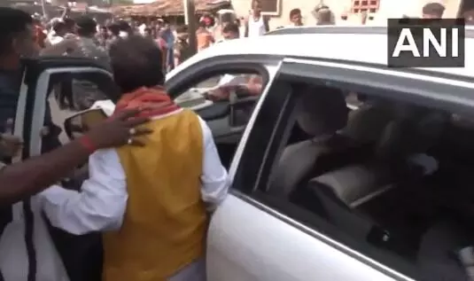 ಬಿಹಾರ ಉಪ ಮುಖ್ಯಮಂತ್ರಿ ಬೆಂಗಾವಲು ವಾಹನದ ಮೇಲೆ ದಾಳಿ; ಚಪ್ಪಲಿ ಎಸೆತ