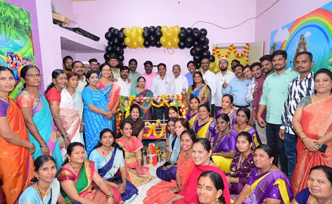 ರಾಯಚೂರು | ಪರಿತ್ಯಕ್ತ 2 ಕಂದಮ್ಮಗಳಿಗೆ ಸರಕಾರಿ ದತ್ತು ಕೇಂದ್ರದಲ್ಲಿ ನಾಮಕರಣ ರಾಯಚೂರು | ಪರಿತ್ಯಕ್ತ 2 ಕಂದಮ್ಮಗಳಿಗೆ ಸರಕಾರಿ ದತ್ತು ಕೇಂದ್ರದಲ್ಲಿ ನಾಮಕರಣ