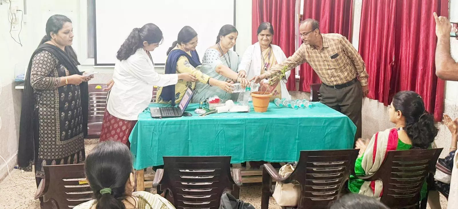 ಕಲಬುರಗಿ | ಶಸ್ತ್ರಚಿಕಿತ್ಸಾ ಕೋಣೆಯಲ್ಲಿ ಸೂಕ್ಷ್ಮ ಜೀವಿಗಳ ಉಪಸ್ಥಿತಿ ಪರೀಕ್ಷಿಸಲು ಸ್ವ್ಯಾಬ್ ಸಹಾಯಕಾರಿ: ಡಾ.ಪರಮೇಶ್ವರಿ