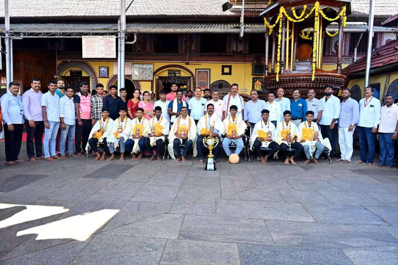 ನೆಟ್ಬಾಲ್: ಕೊಲ್ಲೂರು ದೇವಳ ಪಿಯು ಕಾಲೇಜು ತಂಡ ರಾಷ್ಟ್ರಮಟ್ಟಕ್ಕೆ ನೆಟ್ಬಾಲ್: ಕೊಲ್ಲೂರು ದೇವಳ ಪಿಯು ಕಾಲೇಜು ತಂಡ ರಾಷ್ಟ್ರಮಟ್ಟಕ್ಕೆ