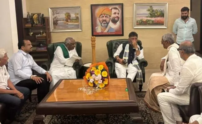 ಸಿಂಧನೂರು | ತುಂಗಭದ್ರಾ ಎಡದಂಡೆ ವ್ಯಾಪ್ತಿಯ ರೈತರಿಗೆ ಎರಡನೇ ಬೆಳೆಗಳಿಗೆ ನೀರು ಹರಿಸಲು ಡಿಸಿಎಂ ಜೊತೆ ಚರ್ಚೆ