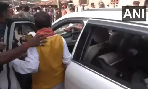 ಬಿಹಾರ ಉಪ ಮುಖ್ಯಮಂತ್ರಿ ಬೆಂಗಾವಲು ವಾಹನದ ಮೇಲೆ ದಾಳಿ; ಚಪ್ಪಲಿ ಎಸೆತ