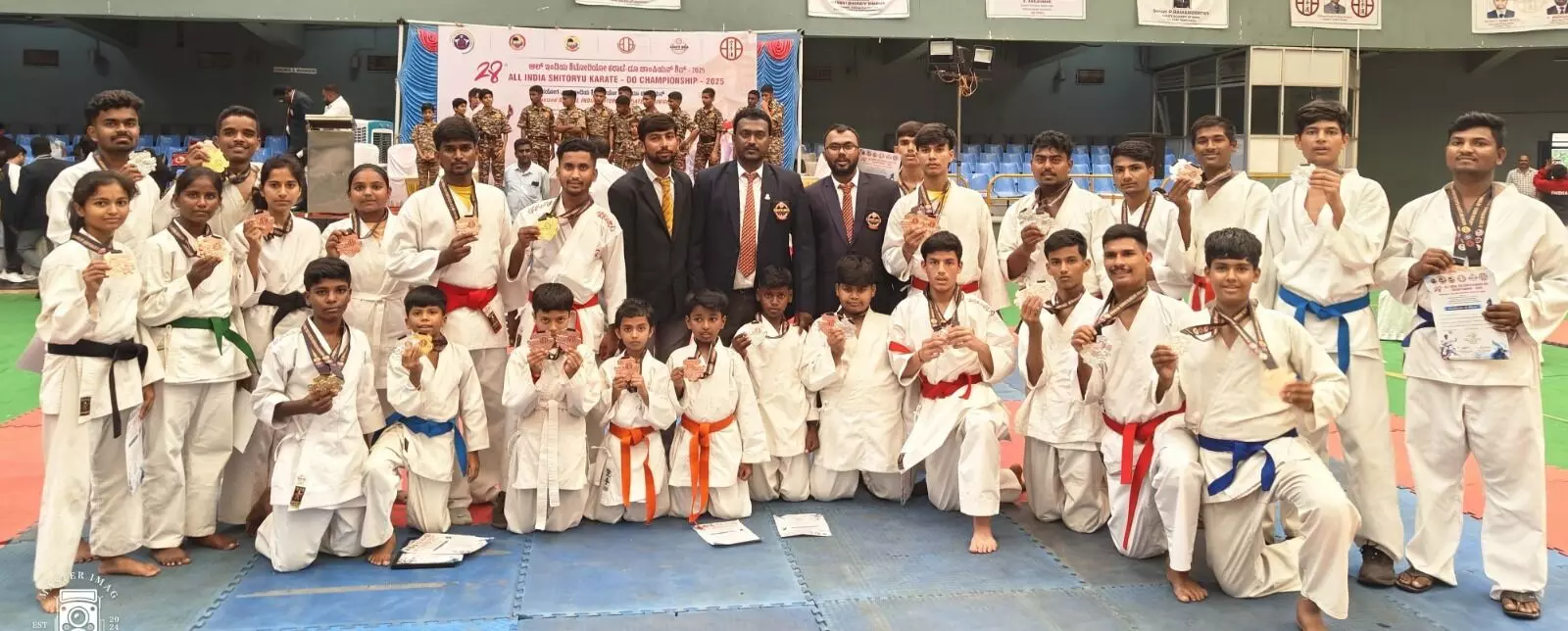 ಕಲಬುರಗಿ | ರಾಷ್ಟ್ರಮಟ್ಟದ ಕರಾಟೆ ಪಂದ್ಯಾವಳಿಯಲ್ಲಿ ರಾಜ್ಯಕ್ಕೆ ಕೀರ್ತಿ ತಂದ ಹೆವೇನ್ ಫೈಟರ್ ಸಂಸ್ಥೆ ಕಲಬುರಗಿ | ರಾಷ್ಟ್ರಮಟ್ಟದ ಕರಾಟೆ ಪಂದ್ಯಾವಳಿಯಲ್ಲಿ ರಾಜ್ಯಕ್ಕೆ ಕೀರ್ತಿ ತಂದ ಹೆವೇನ್ ಫೈಟರ್ ಸಂಸ್ಥೆ