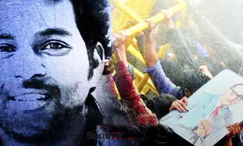 ಇಂದು ಕೊರಳು ಕೇಳುತಿಹರು - ಅಂದು ಬೆರಳು ಕೇಳಿದವರು