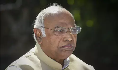 ವಂದೇ ಮಾತರಂ ವಿರುದ್ಧ ಆರೆಸ್ಸೆಸ್‌ ನಿಂದ ಸದಾವತ್ಸಲೆ ಹಾಡು: ಖರ್ಗೆ ಟೀಕೆ