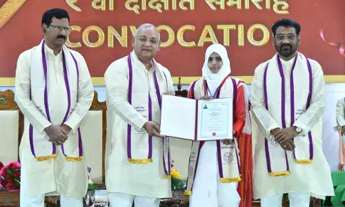 ಕಲಬುರಗಿ| ಸಿಯುಕೆ 9ನೇ ಘಟಿಕೋತ್ಸವ : ಹಣ್ಣು ಮಾರುವವನ ಮಗಳಿಗೆ ಒಲಿದ ಚಿನ್ನದ ಪದಕ