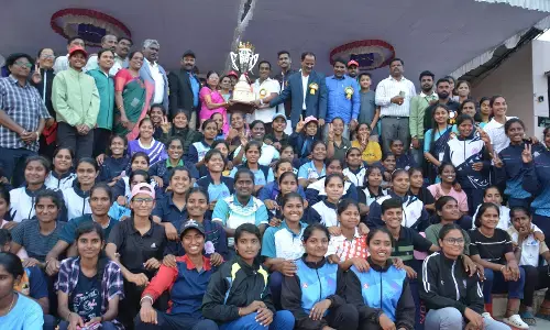 ಕಲಬುರಗಿ | ಕು. ಶರಣೇಶ್ವರಿ ರೇಷ್ಮಿ ಮಹಿಳಾ ಶಿಕ್ಷಣ ಮಹಾವಿದ್ಯಾಲಯಕ್ಕೆ  ಸಮಗ್ರ ವೀರಾಗ್ರಣಿ ಪ್ರಶಸ್ತಿ