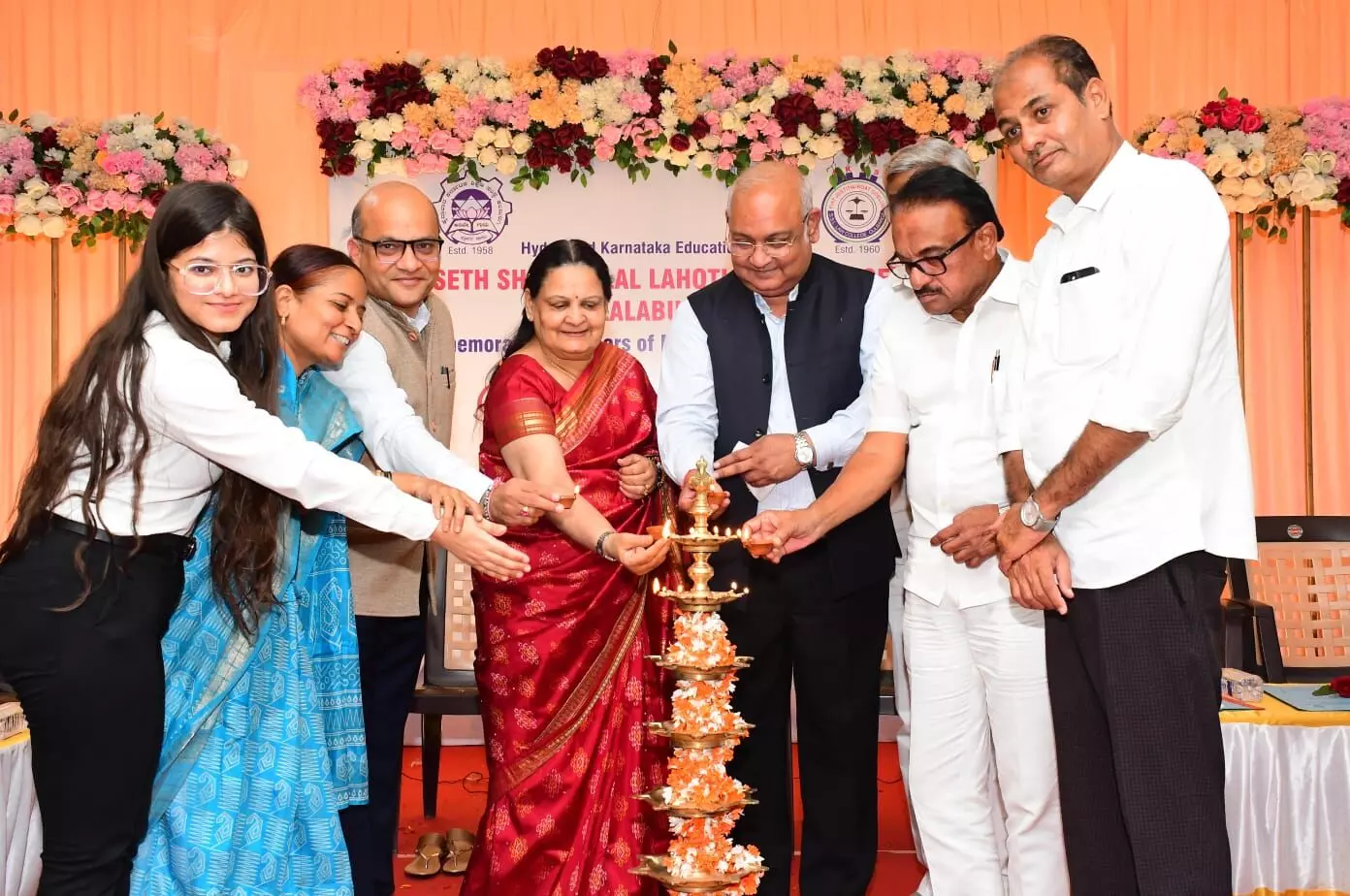 ಕಲಬುರಗಿ | ಸಂವಿಧಾನ ಪ್ರತಿಯೊಬ್ಬರಿಗೂ ಗೌರವಯುತ ಬದುಕುವ ಹಕ್ಕು ನೀಡಿದೆ : ನ್ಯಾ.ದಿನೇಶ್ ಮಹೇಶ್ವರಿ ಕಲಬುರಗಿ | ಸಂವಿಧಾನ ಪ್ರತಿಯೊಬ್ಬರಿಗೂ ಗೌರವಯುತ ಬದುಕುವ ಹಕ್ಕು ನೀಡಿದೆ : ನ್ಯಾ.ದಿನೇಶ್ ಮಹೇಶ್ವರಿ