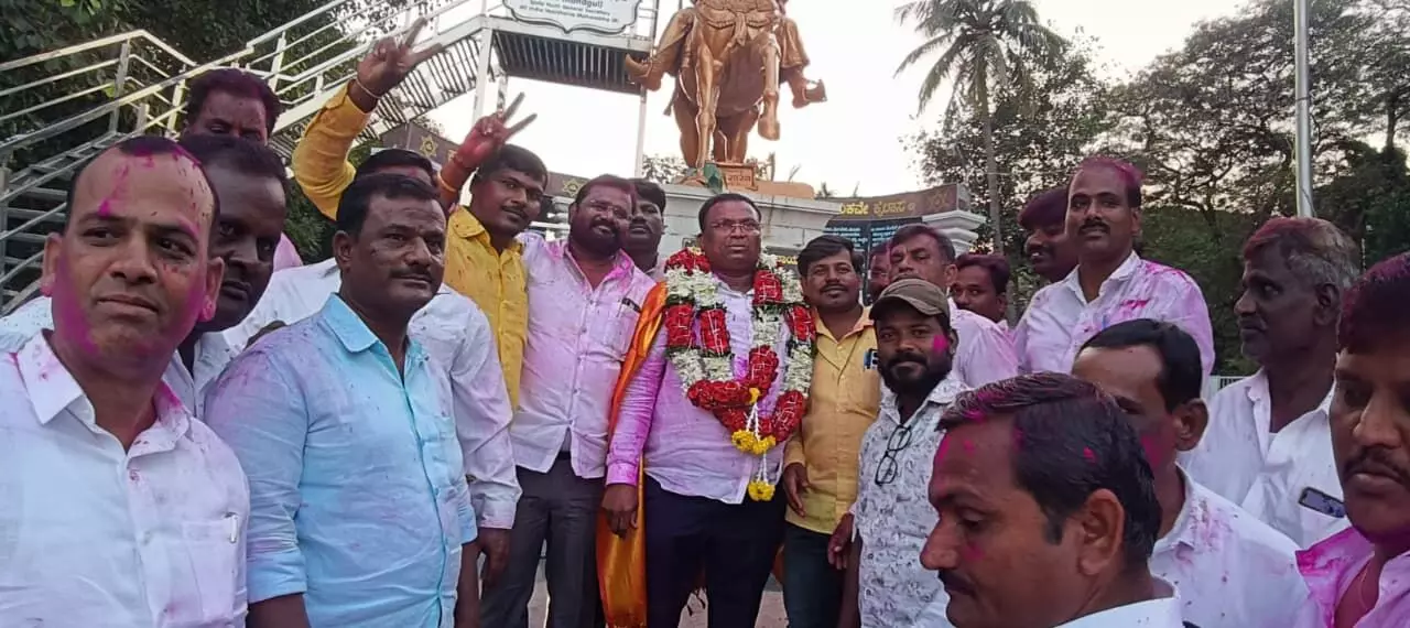 ಕಲಬುರಗಿ | ಡಿಸಿಸಿ ಬ್ಯಾಂಕ್ ಚುನಾವಣೆ : 9ರಲ್ಲಿ 6 ಸ್ಥಾನಗಳಲ್ಲಿ ಕಾಂಗ್ರೆಸ್ಗೆ ಗೆಲುವು ಕಲಬುರಗಿ | ಡಿಸಿಸಿ ಬ್ಯಾಂಕ್ ಚುನಾವಣೆ : 9ರಲ್ಲಿ 6 ಸ್ಥಾನಗಳಲ್ಲಿ ಕಾಂಗ್ರೆಸ್ಗೆ ಗೆಲುವು